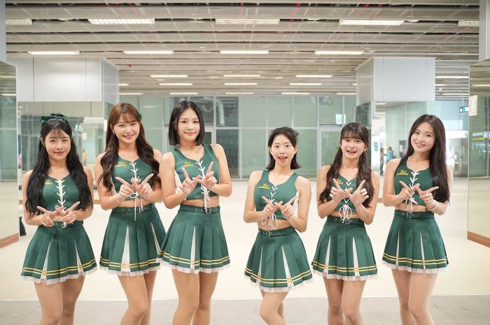 Wing Stars快閃高雄新地標 「做伙跳」為台鋼雄鷹開幕戰暖身